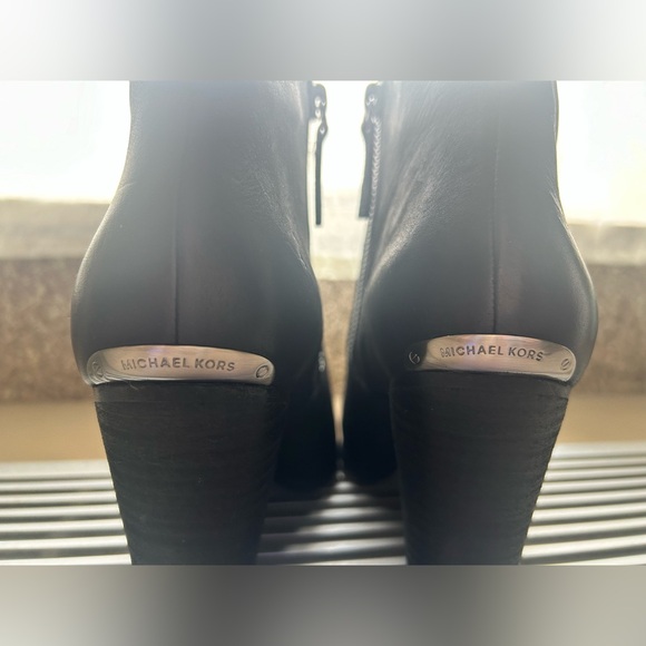 Michael Kors Black Leather Ankle Boots Women’s 7M Dual Zipper, New - Picture 3 of 4